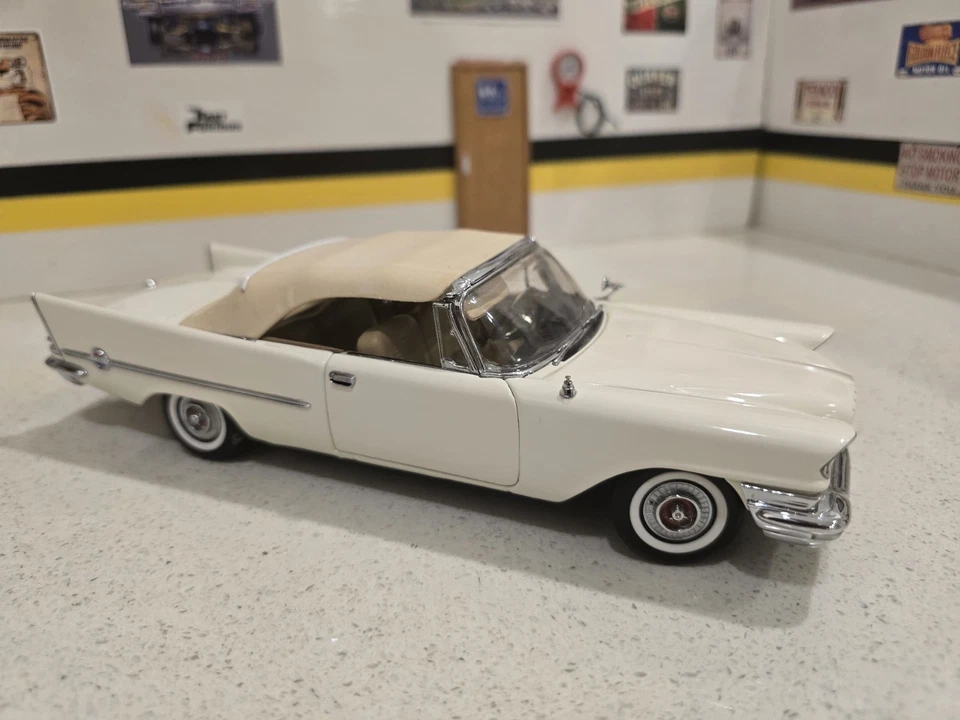 Coche diecast Danbury 1957 escala 1:24 Chrysler 300 C como nuevo Foto 4 de 4