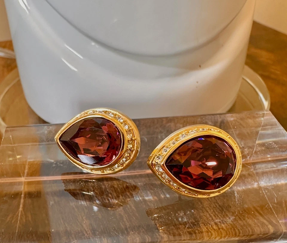 Pendientes Swarovski púrpura en forma de pera cristal tono dorado grandes perforados firmados Foto 3 de 4