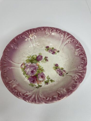 Bowl with Pink Roses Vintage 10” Ceramic embossed Scalloped Edging - Afbeelding 1 van 12