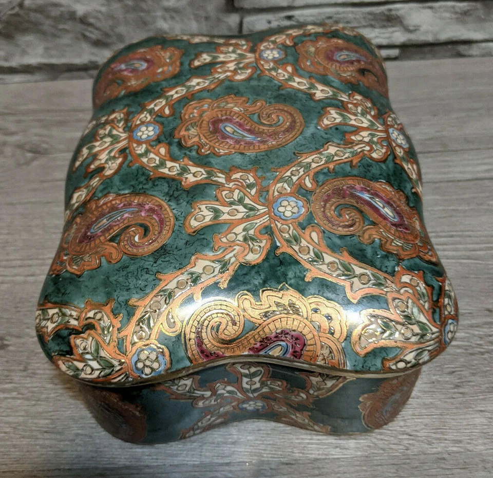 Vintage Toyo Trading Co New Country Gear 8.5" x 6" x 3.5" Porcelain Trinket Box - Image 2 of 4