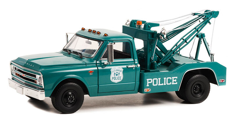 GREENLIGHT 1/18 1967 CHEVROLET C-30 DUALLY WRECKER NYPD