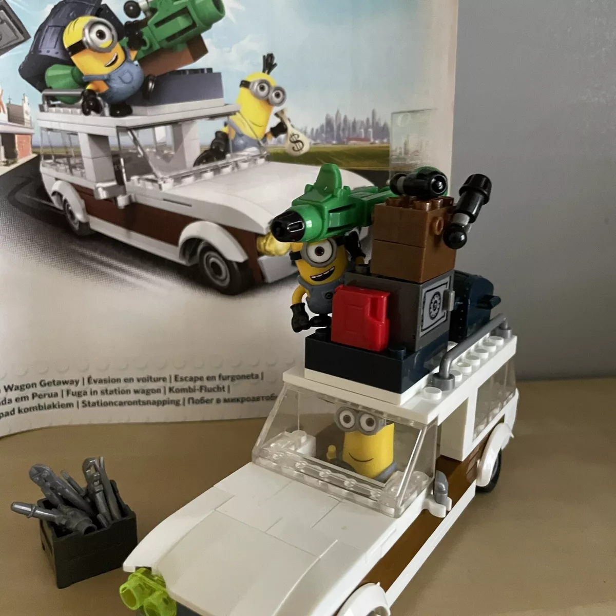  Mega Minions: Mega Bloks Minion Movie Station Wagon