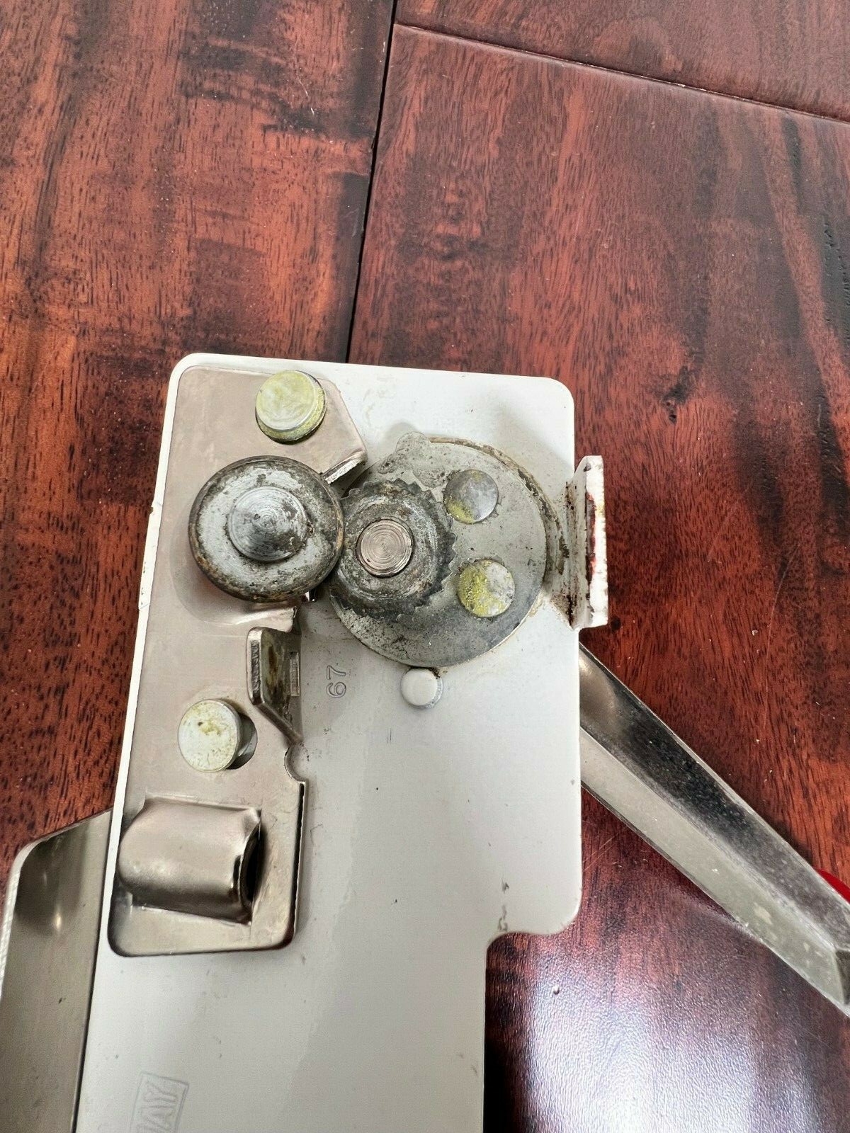 Swing Away Handle Wall Mount Manual Can Opener Vintage White & Silver