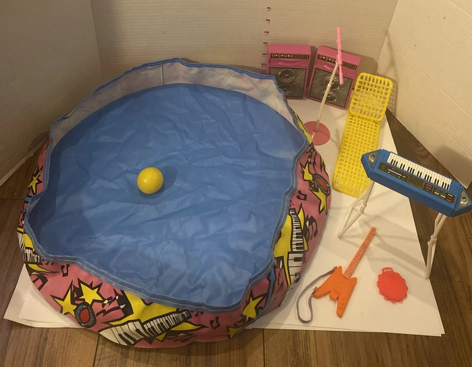 De colección Arco Barbie & The Rockers Rockin’ Pool Party Mattel #7744 Completo Foto 2 de 4