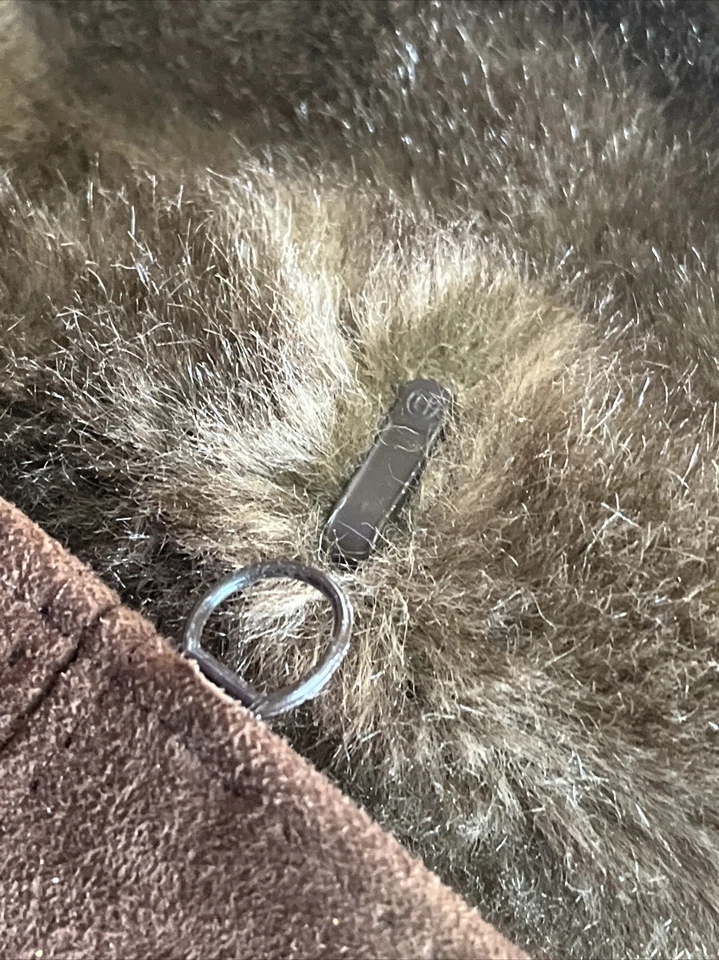 Abrigo chaqueta de piel sintética London Leathers de Lilli Ann con ribete de gamuza medida en fotos Foto 4 de 4