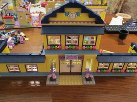 LEGO FRIENDS 41005 HEARTLAND HIGH CUSTOMIZED WITH SOME REDESIGN