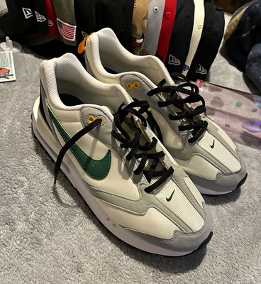 Nike Men's air max dawn worn once