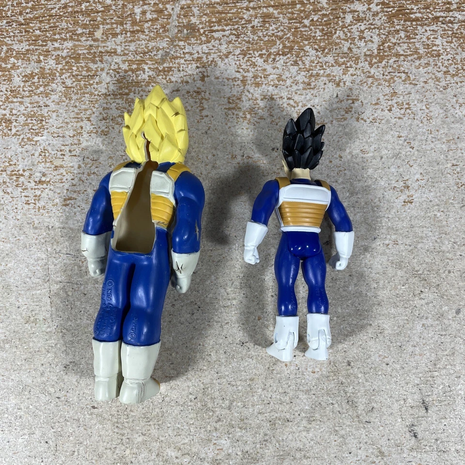 Dragon Ball Z Vegeta y Super Saiyajin Traje de Goma Figura de Acción Bandai Irwin Divertido Foto 2 de 4