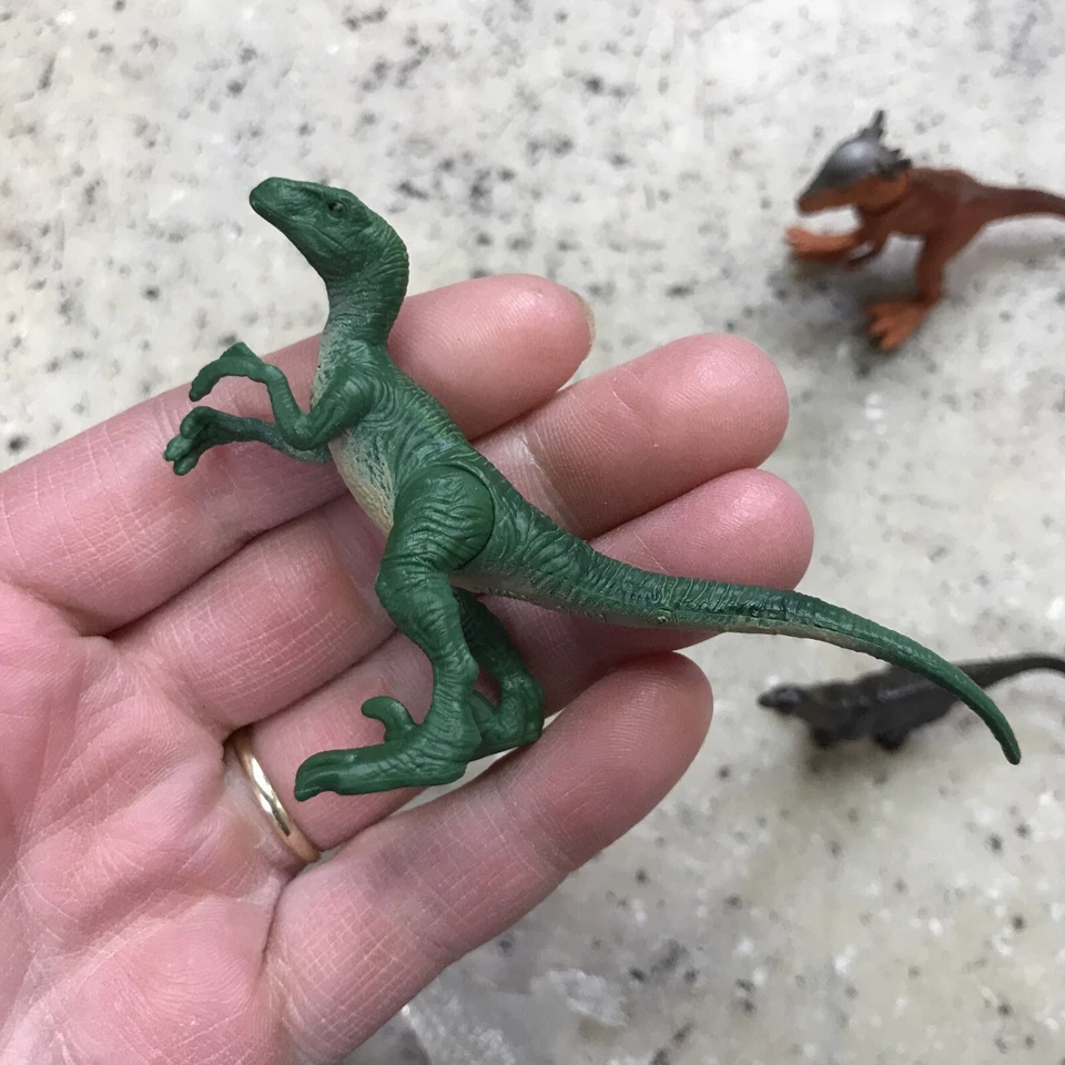 Lote de figuras mini bolsa ciega de dinosaurios de acción Jurassic World - T Rex - transparente - Mattel Foto 4 de 4