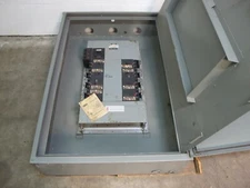 Cutler Hammer MP40 600 Amp Main Lug Breaker Panelboard 600V 3-PH 4W 600A Panel