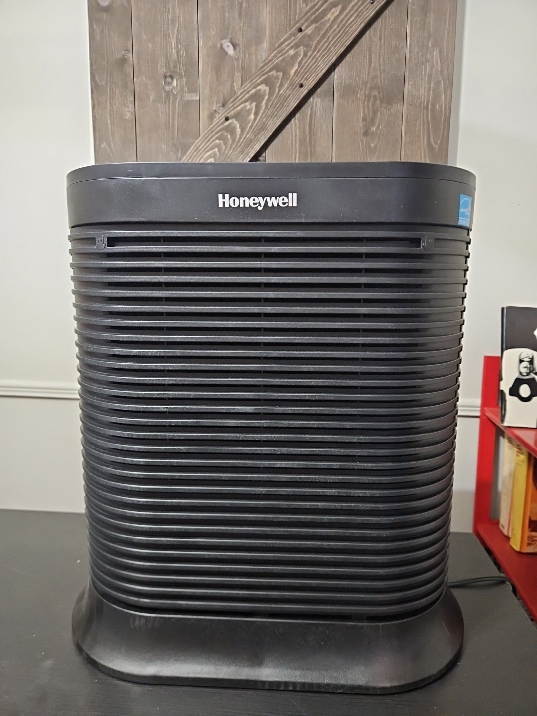 Honeywell HPA-200 True HEPA Air Purifier with Allergen Remover Very Lightly Used