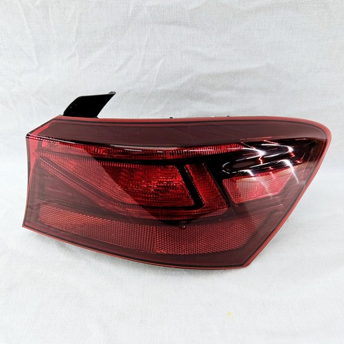 FEU ARRIÈRE LED EXTÉRIEUR DROIT KIA FORTE 2019-2024 OEM 92402-M7000