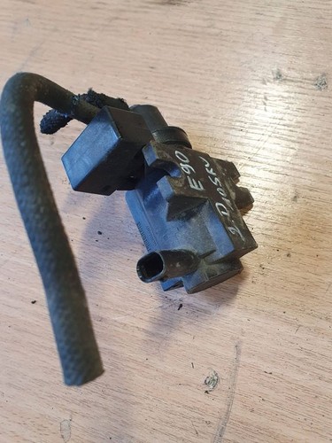 BMW 3 E90 E91 2006 Diesel 105kW Turbolader Druckwandler Magnetventil 7805391