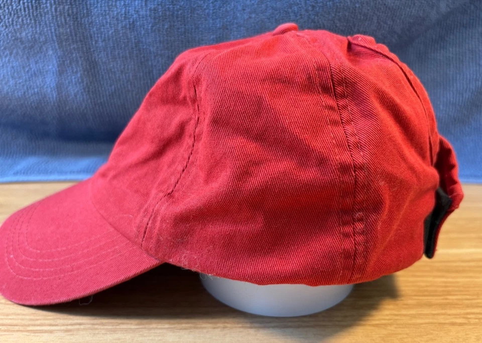 Оригинальная винтажная красная однотонная крышка FILA, бывшая в употреблении, отличное состояние товара - Изображение 3 из 4