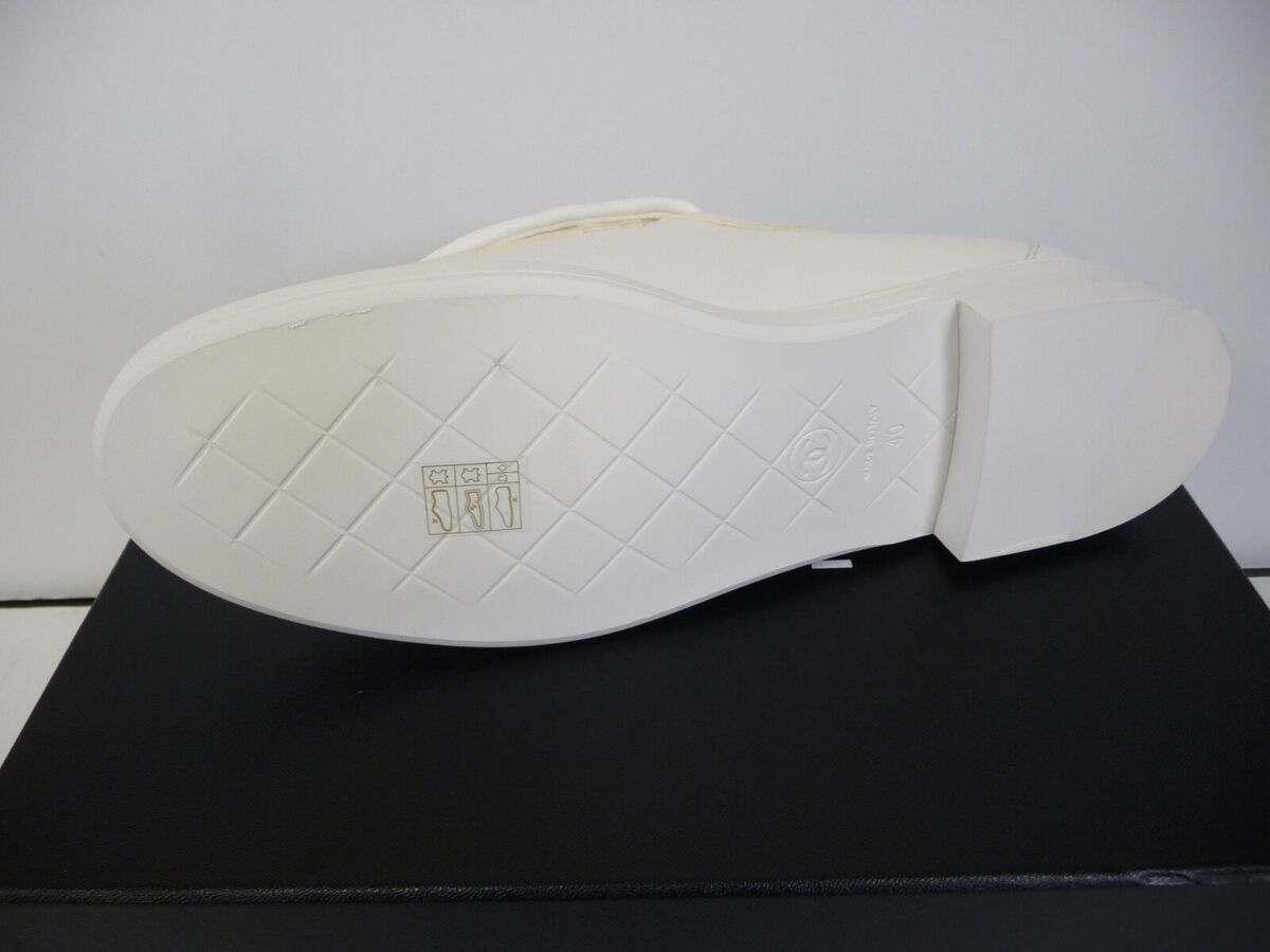 Chanel 23S G36646 White Matte Quilted Turnlock Silver Logo Chanel 23S G36646 White Matte Quilted Turnlock Silver Logo