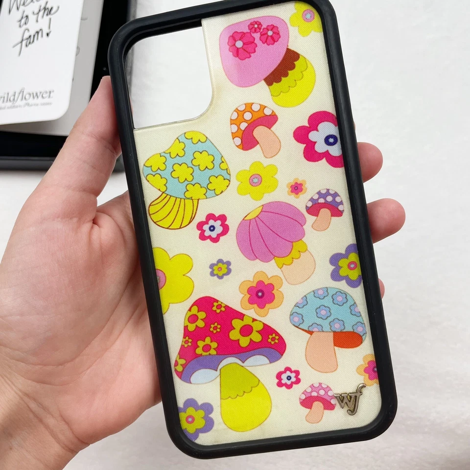 Funda Wildflower Groovy Shroom iPhone 11 Pro Edición Limitada Setas Foto 4 de 4