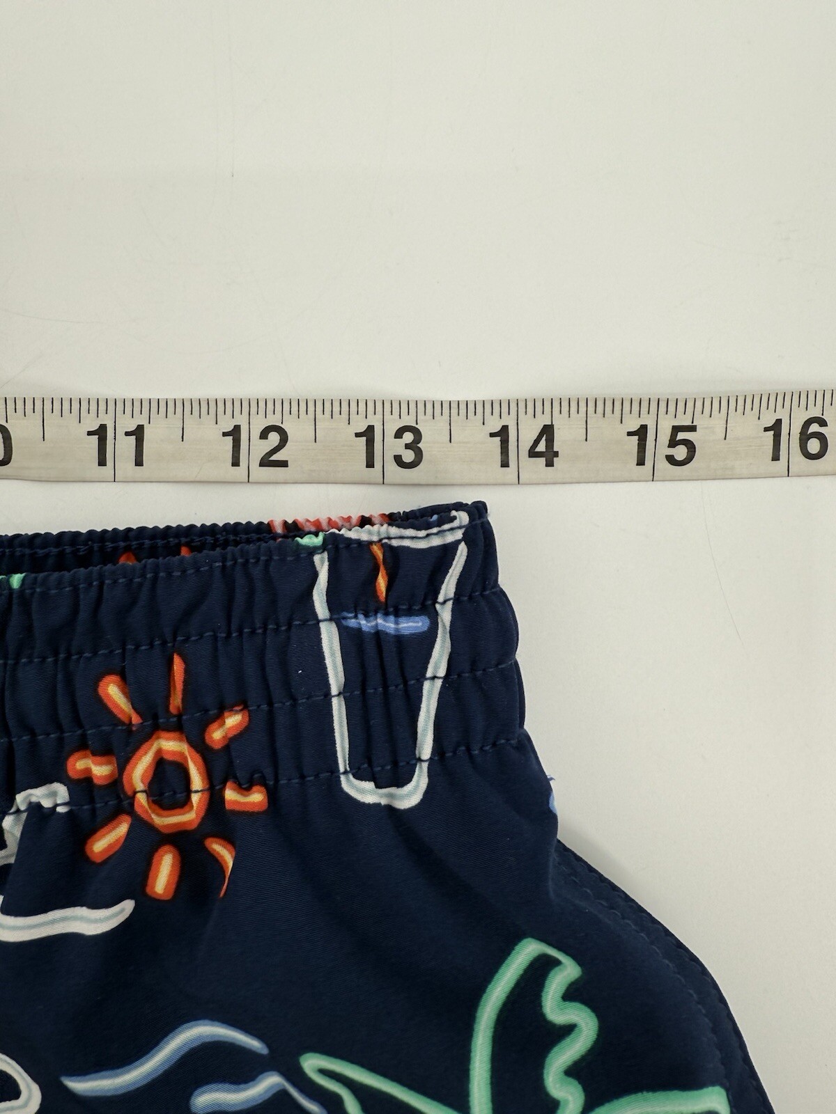 Chubbies The Neon Lights Swim Trunks Size Medium Stretch 7” Inseam Tropical