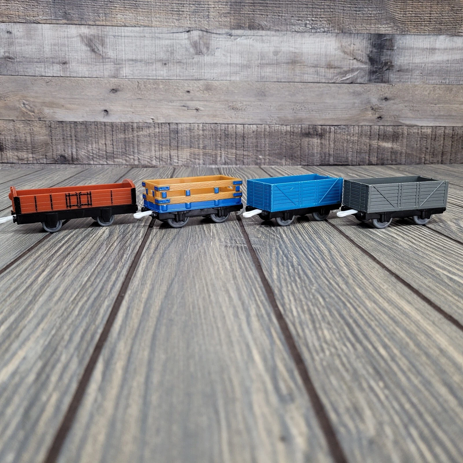  flatbed wagon cargo trucks muito bom estado 