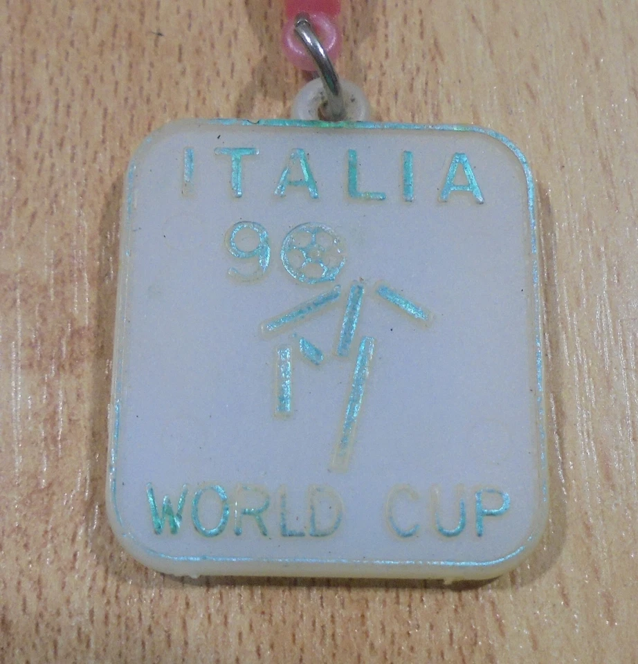 CCCP RUSSIA NATIONAL SOCCER TEAM ITALIA '90 ADVERTISIGN VTG PLASTIC KEYCHAIN - Image 4 of 4