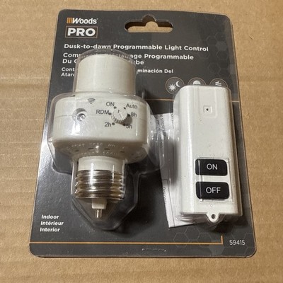 Woods 59415 Indoor Screw-In Light Socket Screw-In w/ Wireless Remote Control & P
