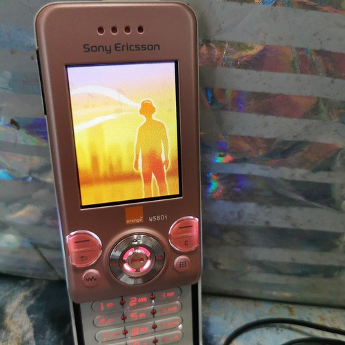 Sony Ericsson Walkman W580i entsperrt orange EE pink Handy komplett