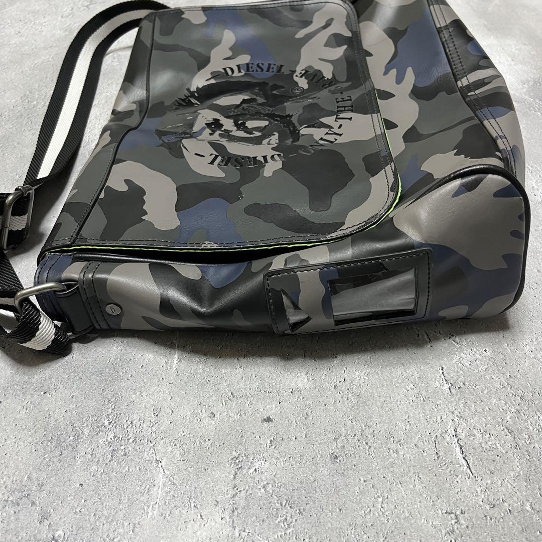 Diesel Men 00S Messenger Bag Camouflage Y2K 30x11x42cm Diesel Men 00S Messenger Bag Camouflage Y2K 30x11x42cm
