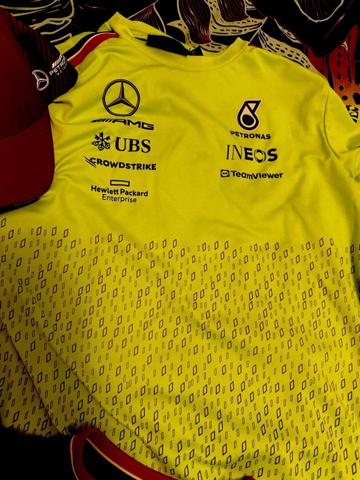 Lot T-shirt F1 Mercedes Aston Martin Alpine Lewis Bonnet Taille M Casquette Amg - Photo 2/4