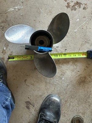 MICHIGAN WHEEL 993042 APOLLO XHS 3 BLADE SS RH 14 3/8'' X 15P PROPELLER BOAT