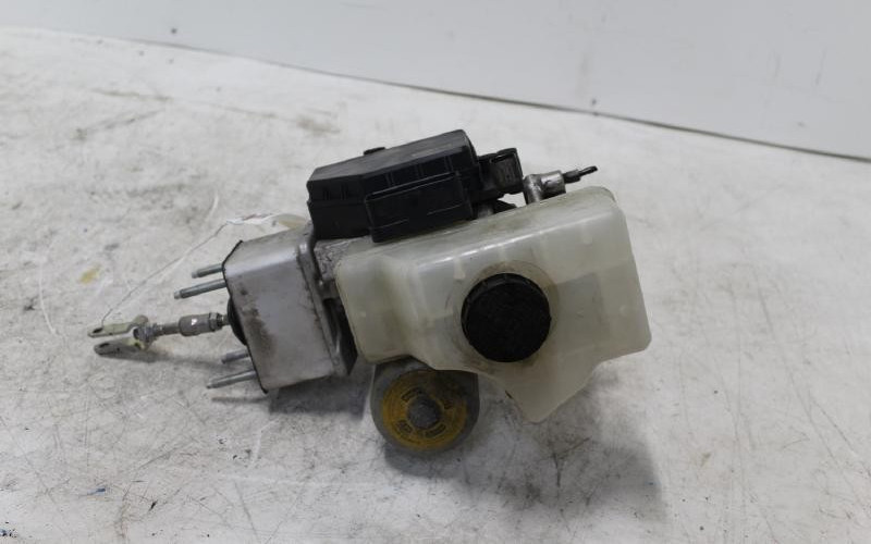 2017-2024 Nissan Titan Hydraulic Power Brake Booster Master Cylinder OEM