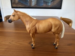 Breyer Palomino Classics Series A Rare Collectible Mare in mint condition