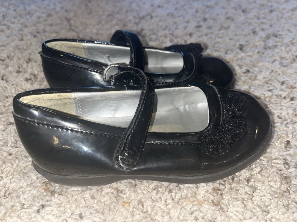 Zapatos de vestir Stride Rite 8,5 M negros para niñas pequeñas Foto 3 de 4