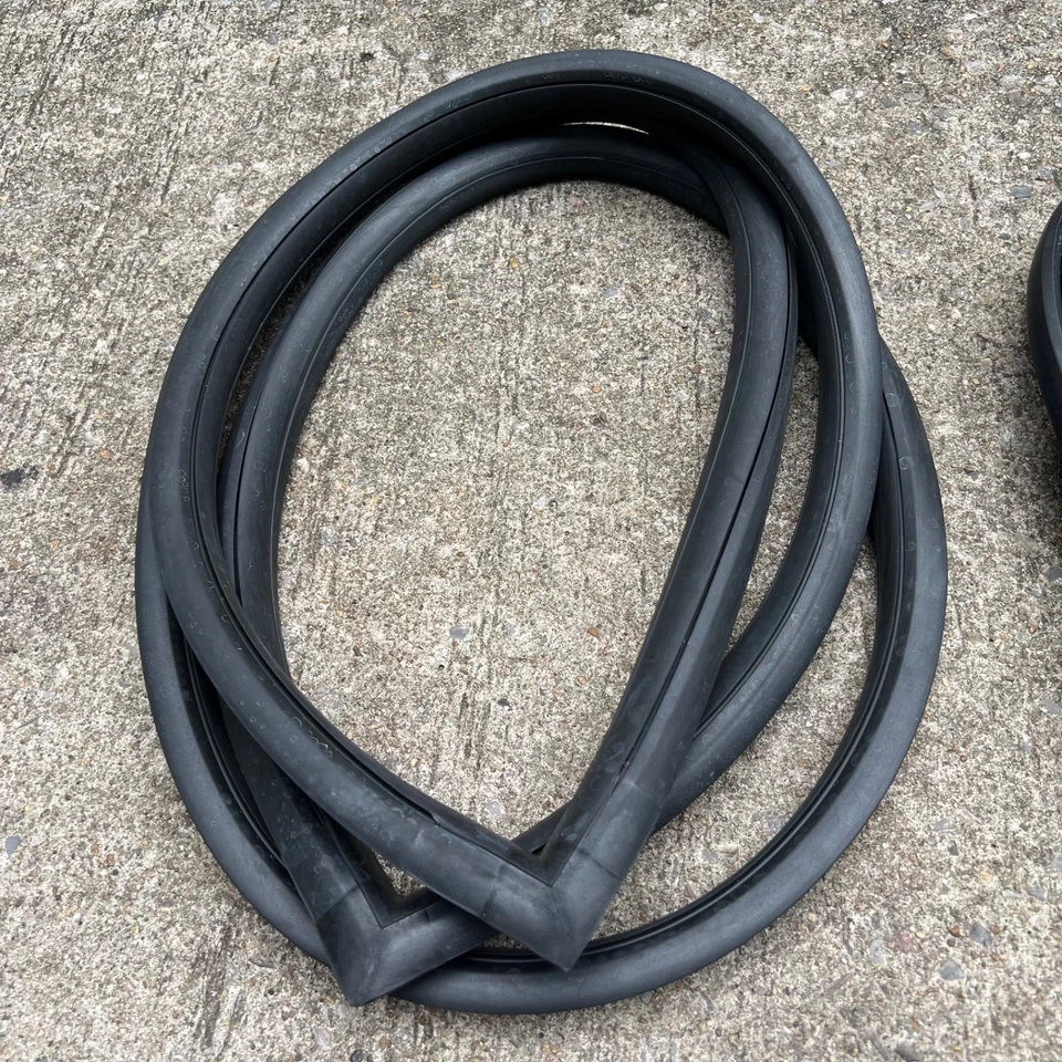 DATSUN BLUEBIRD 410 411 412 Weatherstrip Windshield Rubber Front+Rear Seal NEW - Image 2 of 4