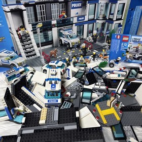 LEGO #7498 CITY - Police Station With Extras