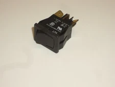 GC ELECTRONICS 35-609 SPDT ON-ON MINI SNAP-IN ROCKER SWITCH 8A-125VAC 4A-250VAC