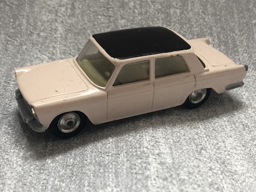 Corgi Toys Fiat 2100 Saloon Red 232 - Voiture Miniature Vintage à Restaurer