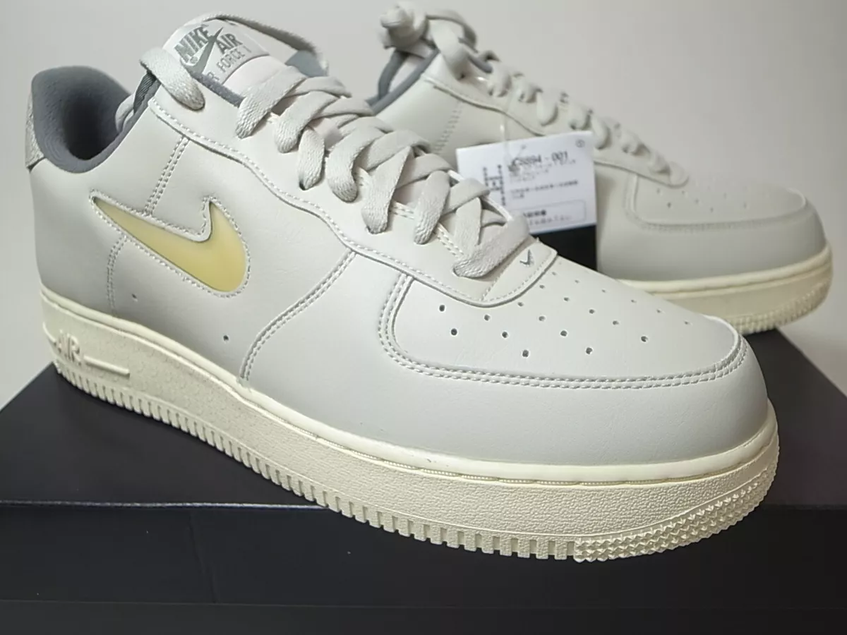 NIKE AIR FORCE 1 ’07 LX JEWEL SWOOSH LIGHT BONE/PALE VANILLA DC8894-001 US10.5