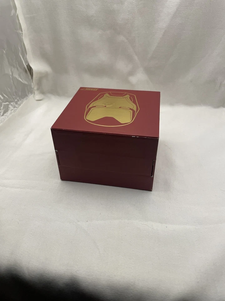 Réplica de prendedor magnético de reactor de arco Iron Man Marvel Foto 2 de 4