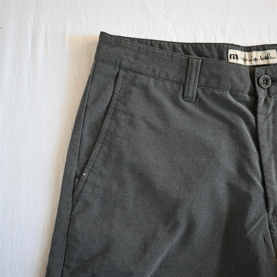 Lote 2 Pantalones Cortos Travis Mathew 32x11" Gris Rayas Frente Plano Rendimiento Golf Hombres Foto 2 de 4
