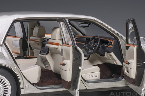 2019 TOYOTA CENTURY SPECIAL EDITION SILVER WITH CURTAINS by AUTOart 1:18 78770 - Picture 16 of 18