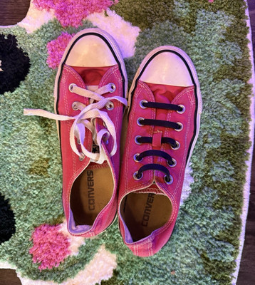Converse Pink Low Top Canvas Sneakers woman s Size 6 Classic Lace Up