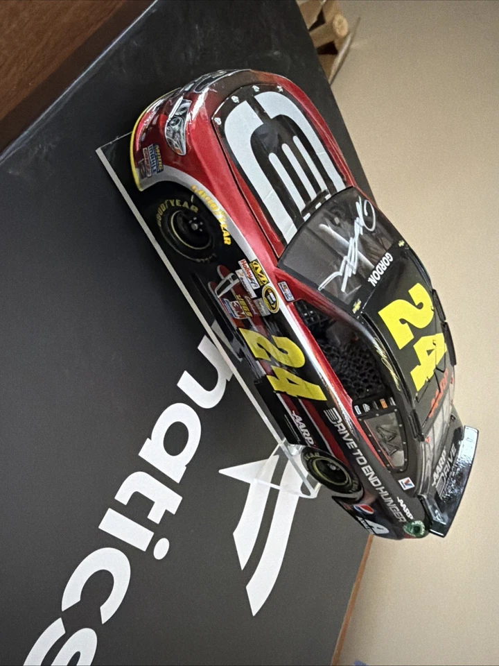 Jeff Gordon 2011 autografiado #24 Aarp Drive to End Hunger Car #179/324 con certificado de autenticidad raro Foto 2 de 2