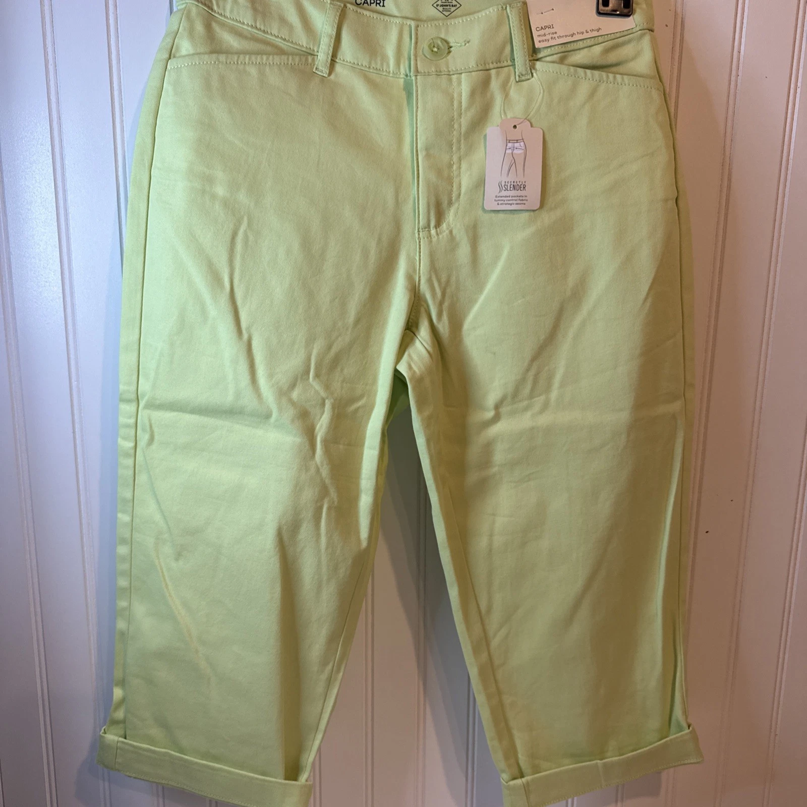 St. John's Bay Woman’s Size 4 Secretly Slender Midrise Capri Pants Shadow Lime ￼