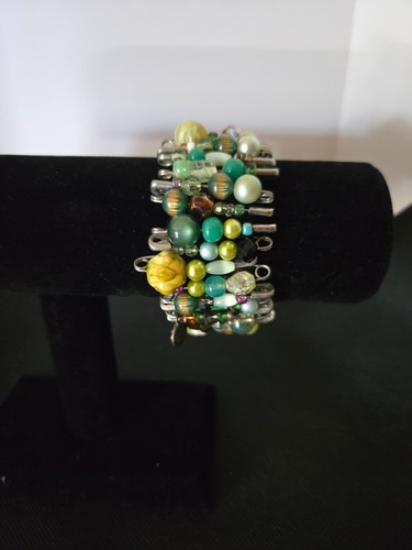 Hand Made Elastic Unique Safety Pin Adjustable Bracelet 4.5'' x 4.5'' - Picture 3 of 5