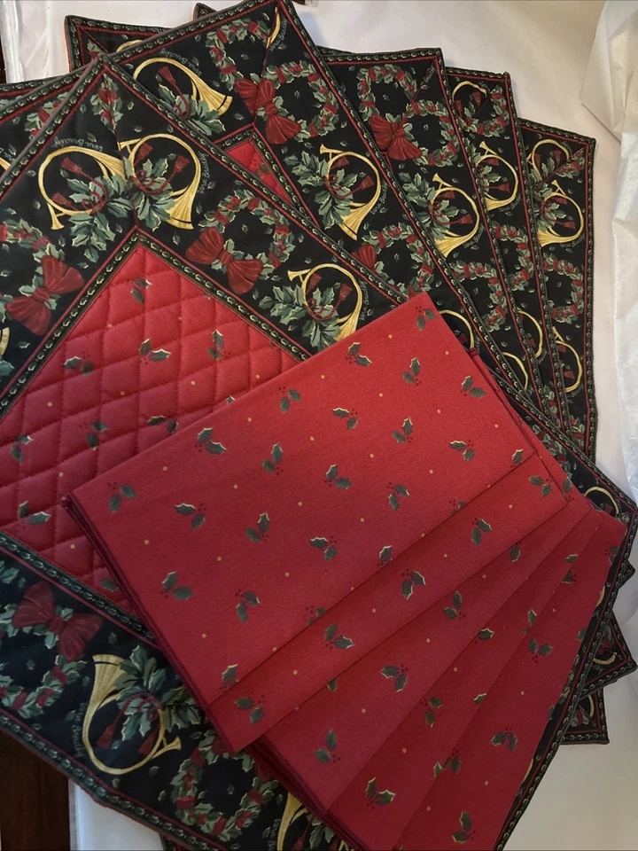 Vera Bradley Festliche Feiertage Gesteppte Tischsets 5er Set mit 5 Stoffservietten