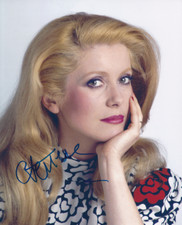 CATHERINE DENEUVE signed Autogramm 20x25cm EIGHT WOMAN in Person autograph COA