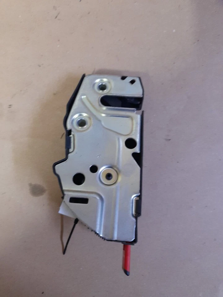 AUDI A3 2003-2012 REAR DRIVER SIDE SEAT LATCH/LOCK  - image 4 of 4