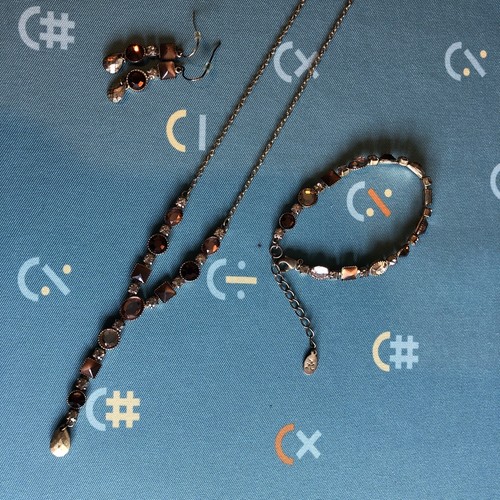 Accessoire Halskette, Armband und Ohrringe Set. Neu mit Etiketten.
