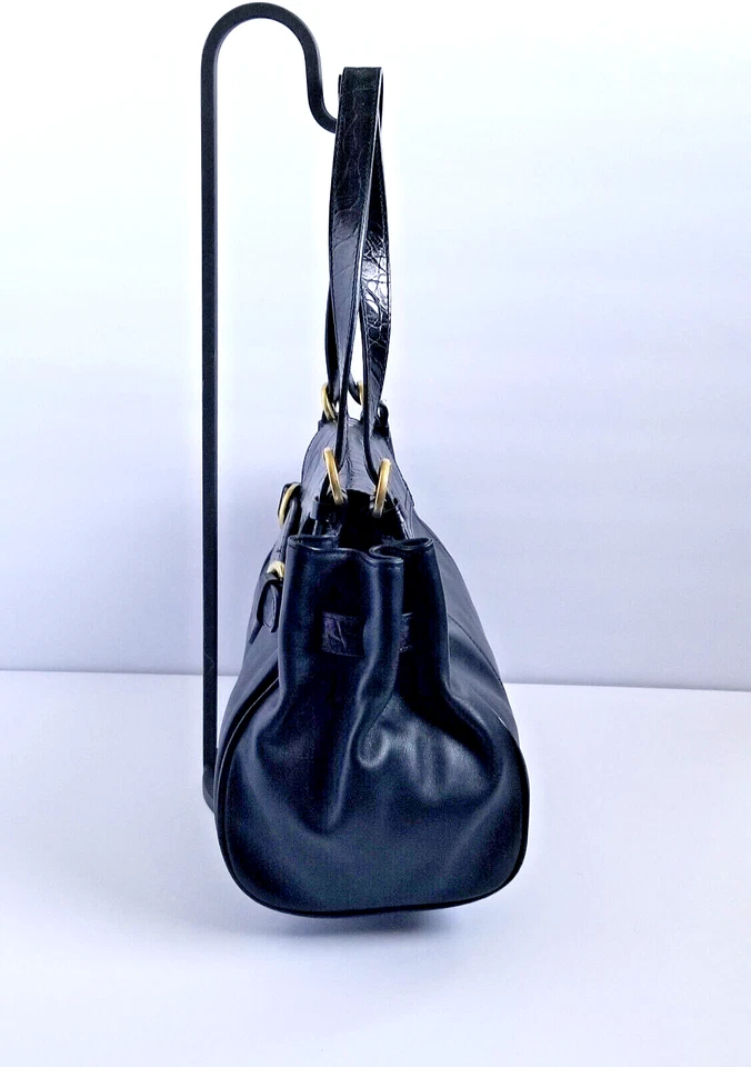 Bolso de Hombro PRAGA Cuero Negro Herrajes Dorados Cartera Texturizada Suave Foto 4 de 4