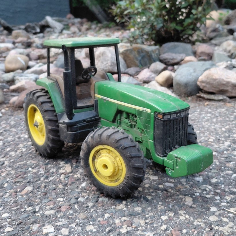 John Deere 7700 Green/Yellow Diecast Toy Farm Tractor, Agriculture Theme