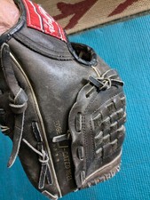 Black Rawlings RBG90B Youth Right Hand Fielders glove Ken Griffey Jr. Endorsed 